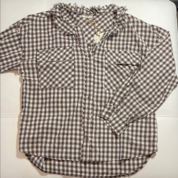 Unique and Feminine Easel Button Down Top - Size L - NWT - Picture 1 of 10
